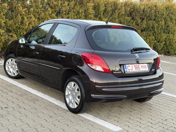 Peugeot 207 1.4 benzină 2011